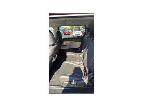Used 2024 Kia Carnival LX FWD image 12