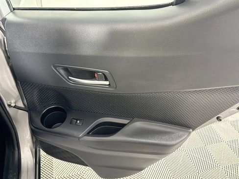 Used 2019 Toyota C-HR LE FWD image 26