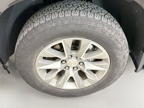 Used 2022 Chevrolet Silverado 1500 High Country w/ Technology Package AWD/4WD image 34