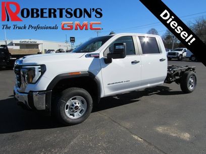 Used 2025 GMC Sierra 2500 Pro w/ Convenience Package