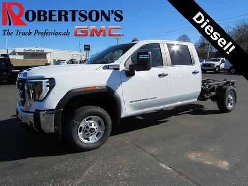 Used 2025 GMC Sierra 2500 Pro w/ Convenience Package image 1
