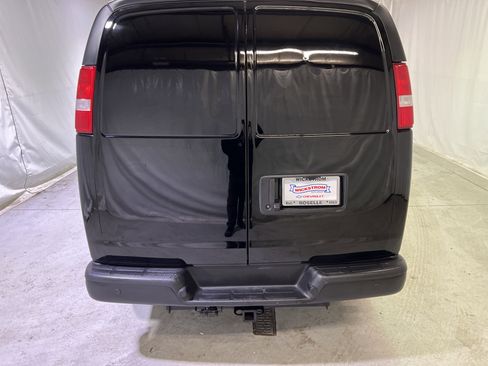 Used 2023 Chevrolet Express 3500 w/ Driver Convenience Package image 9