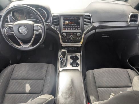 Used 2018 Jeep Grand Cherokee Laredo image 15