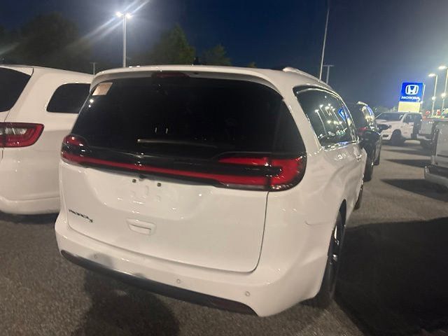 Used 2026 Chrysler Pacifica Select w/ S Appearance Package FWD image 8
