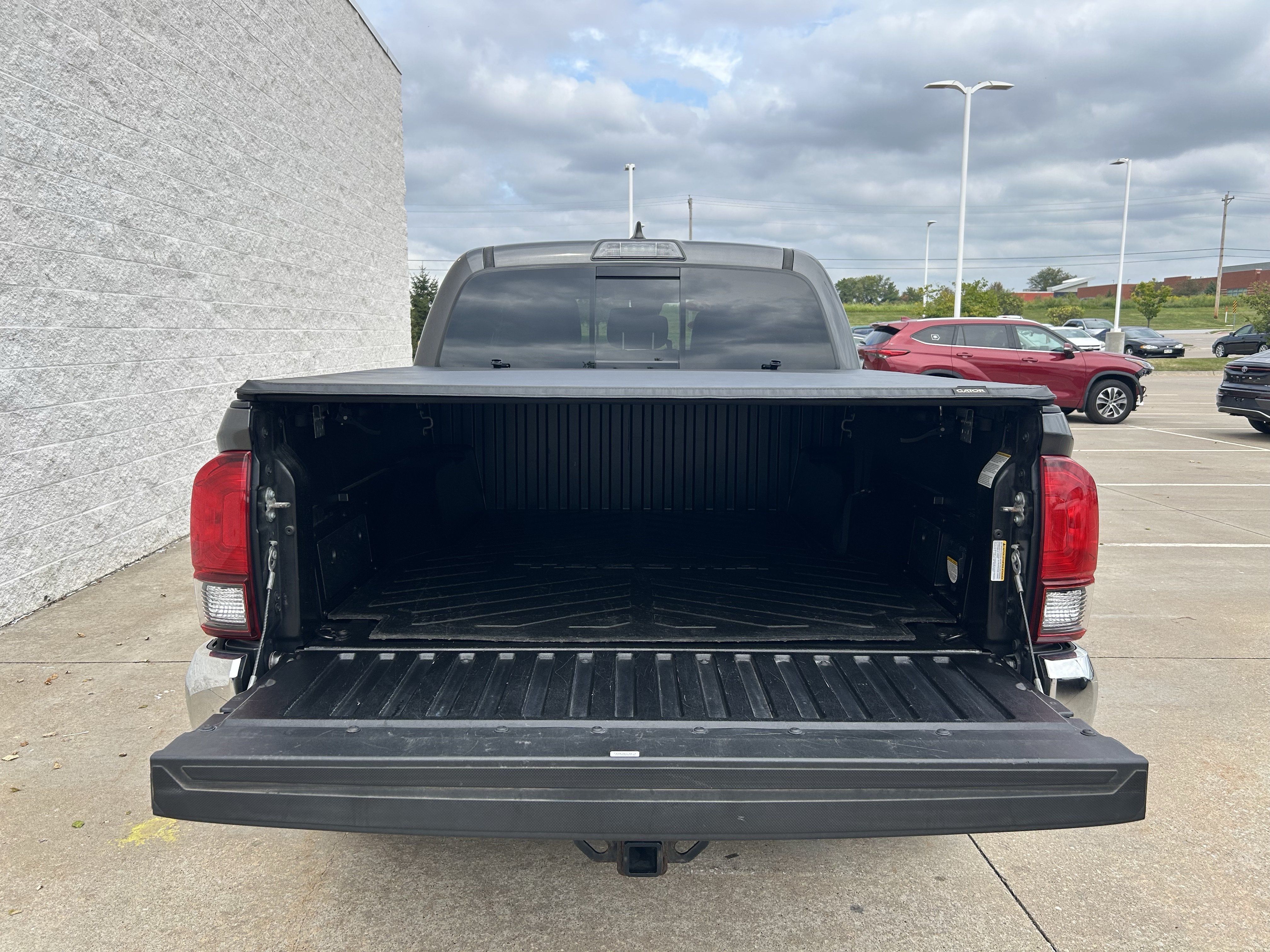 Certified 2018 Toyota Tacoma TRD Off-Road AWD/4WD image 10