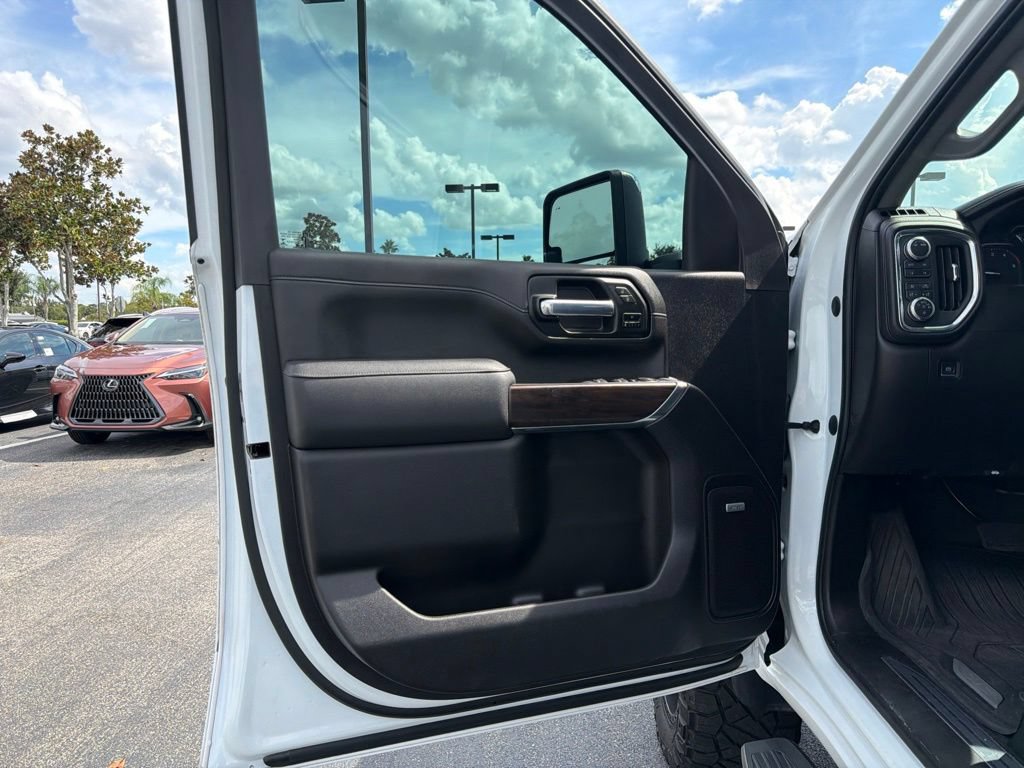 Used 2023 GMC Sierra 2500 SLT w/ SLT Premium Package AWD/4WD image 11