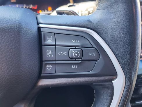 Used 2022 Jeep Grand Cherokee Limited AWD/4WD image 24