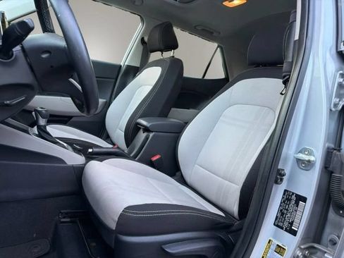 Used 2020 Hyundai Venue SEL w/ Convenience + Premium Package FWD image 11