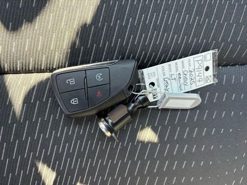 Used 2025 Chevrolet Equinox LT w/ Safety and Technology Package FWD image 6