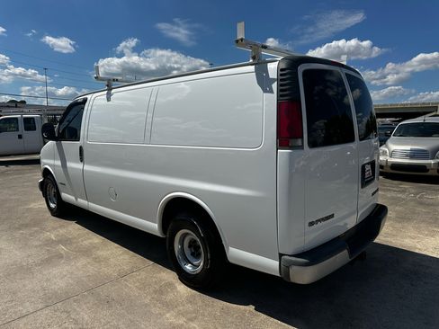 Used 2001 Chevrolet Express 1500 image 3