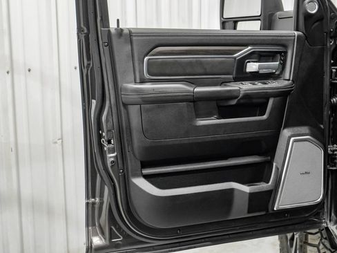 Used 2025 RAM 2500 Laramie AWD/4WD image 34