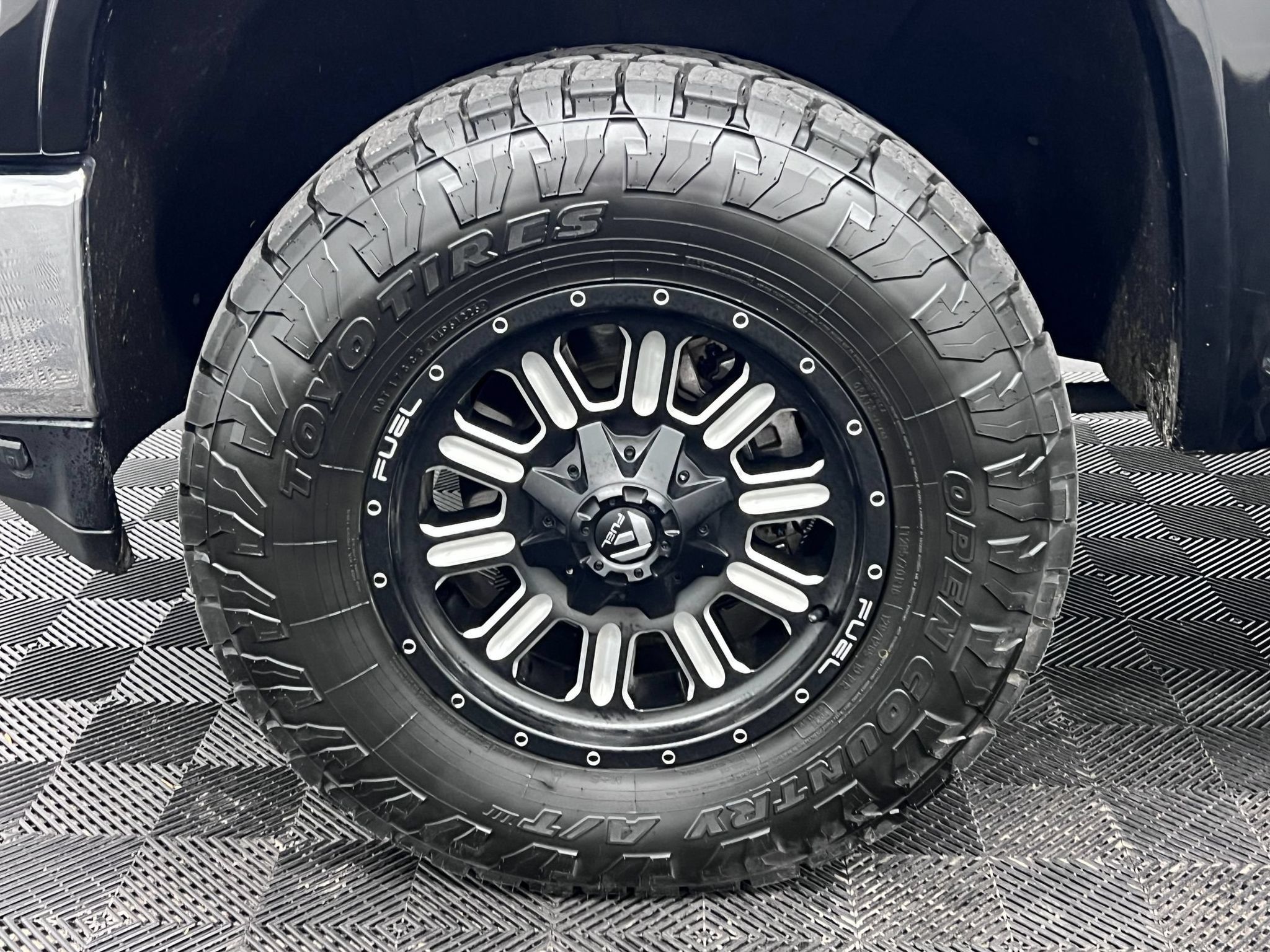 Used 2022 Chevrolet Silverado 2500 LTZ w/ LTZ Convenience Package AWD/4WD image 11