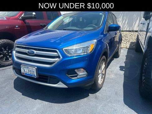 Used 2017 Ford Escape SE FWD image 2