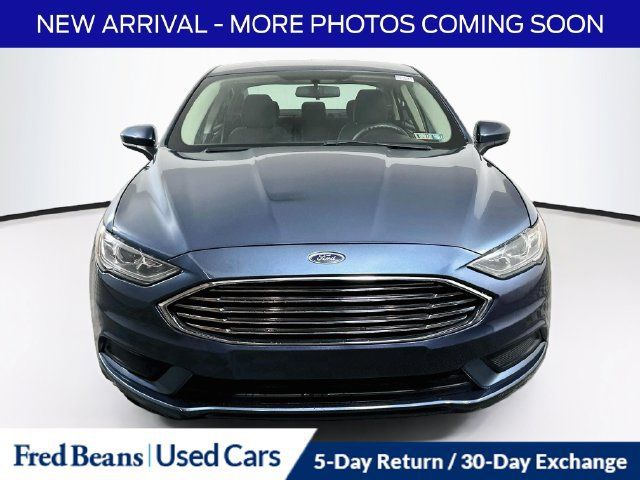 Used 2018 Ford Fusion SE w/ Fusion SE Technology Package FWD image 2
