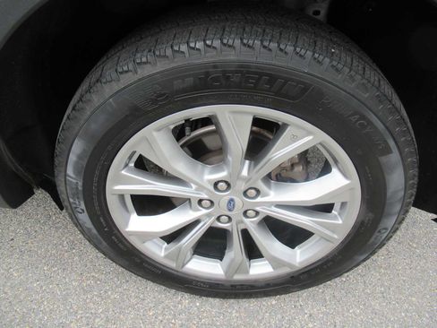 Used 2023 Ford Explorer XLT w/ Equipment Group 202A AWD/4WD image 10