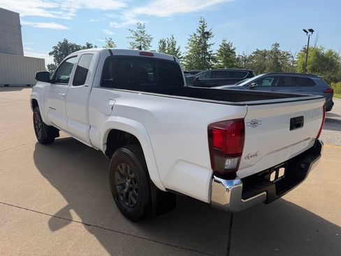 Certified 2022 Toyota Tacoma SR5 w/ SR5 Appearance Package (SM) AWD/4WD image 3