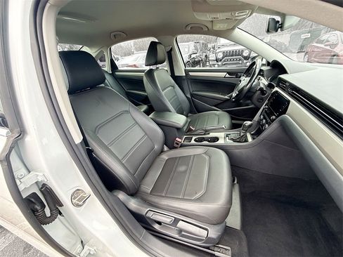 Used 2020 Volkswagen Passat 2.0T SE image 32