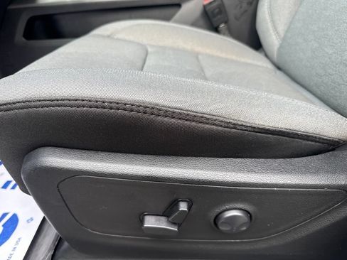 Used 2025 RAM 1500 Big Horn AWD/4WD image 9