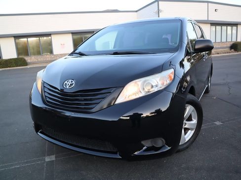 Used 2015 Toyota Sienna L image 13