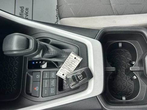 Used 2025 Toyota RAV4 XLE AWD/4WD image 28