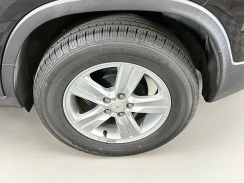 Used 2019 Chevrolet Trax LT w/ LT Convenience Package FWD image 11