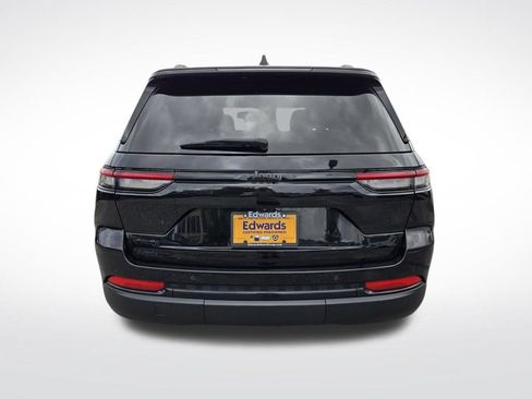 Used 2023 Jeep Grand Cherokee Altitude AWD/4WD image 4