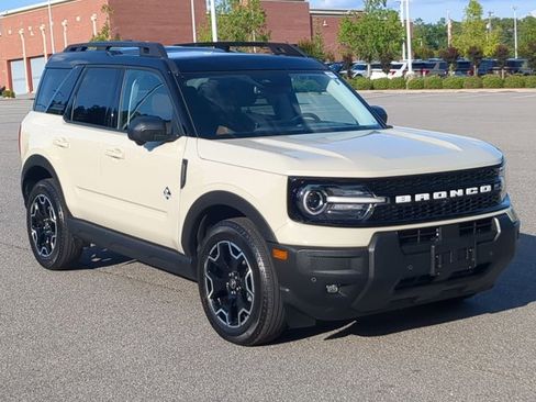 Certified 2025 Ford Bronco Sport Outer Banks w/ Outer Banks Tech Package+ AWD/4WD image 1