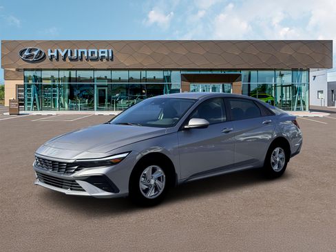 New 2026 Hyundai Elantra SE FWD image 2