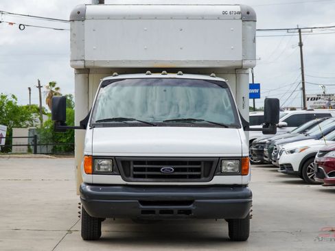Used 2006 Ford E-450 and Econoline 450 image 2