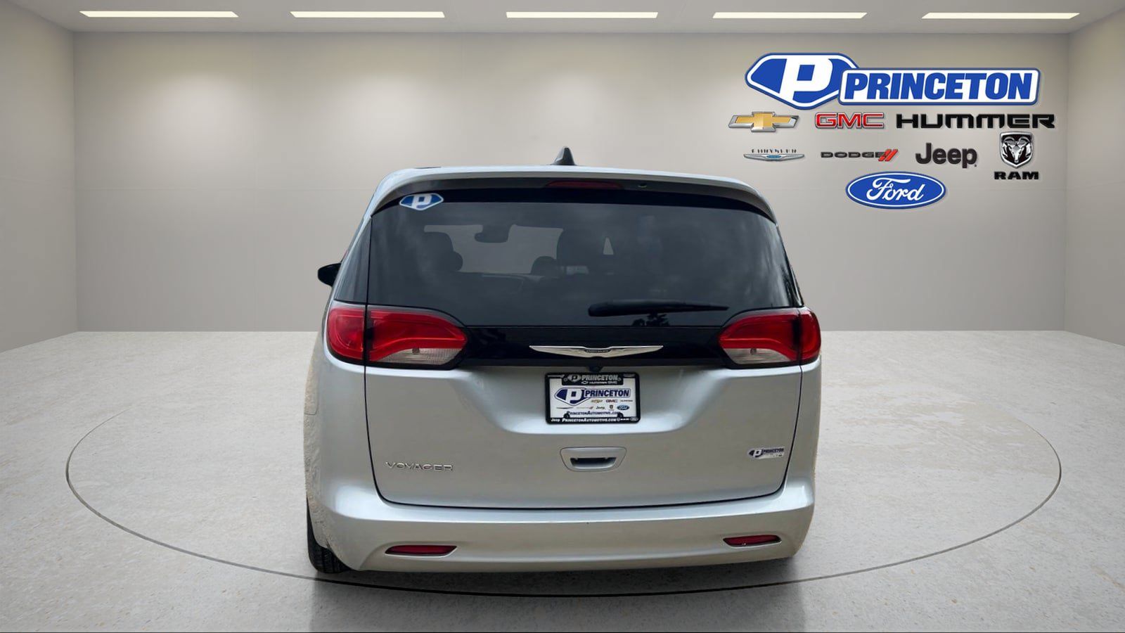 Used 2023 Chrysler Voyager LX FWD image 6