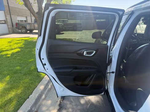 Used 2026 Jeep Compass Latitude AWD/4WD image 22