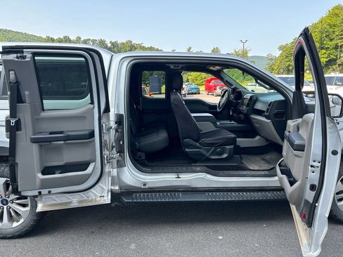 Used 2017 Ford F150 XL w/ Equipment Group 101A Mid AWD/4WD image 12