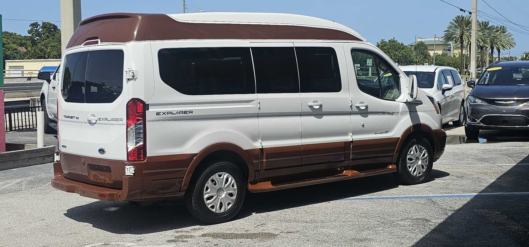 Used 2016 Ford Transit 150 XLT RWD image 5