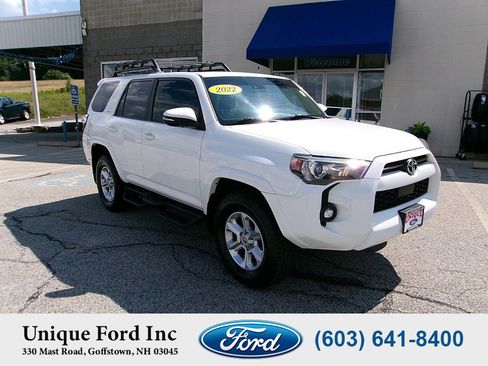 Used 2022 Toyota 4Runner SR5 Premium w/ Moonroof Package AWD/4WD image 2