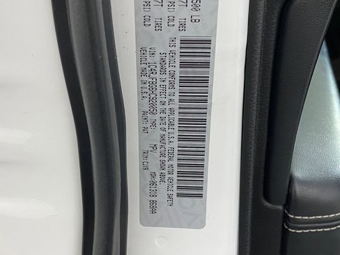 Used 2017 Jeep Grand Cherokee Limited image 21