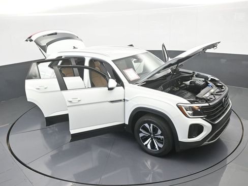 Used 2024 Volkswagen Atlas Cross Sport SE image 68