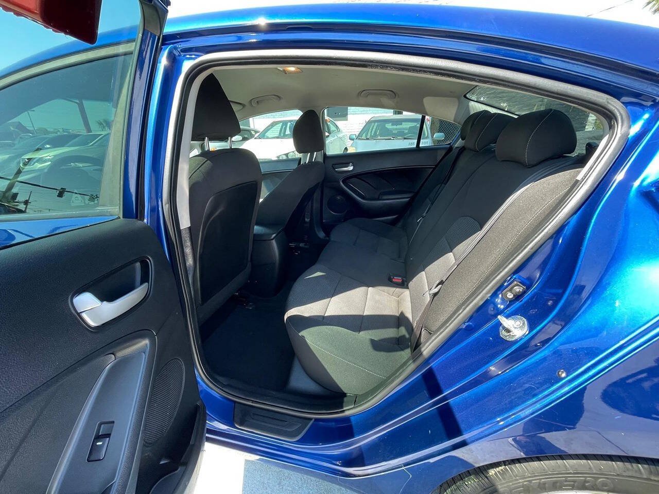 Used 2018 Kia Forte LX FWD image 5
