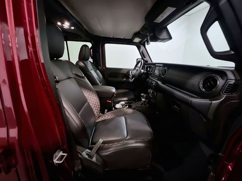 Used 2021 Jeep Wrangler Unlimited Sahara AWD/4WD image 19