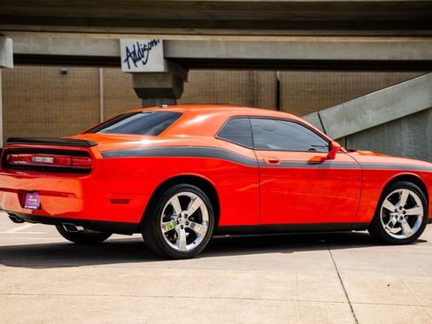 Used 2009 Dodge Challenger R/T RWD image 3