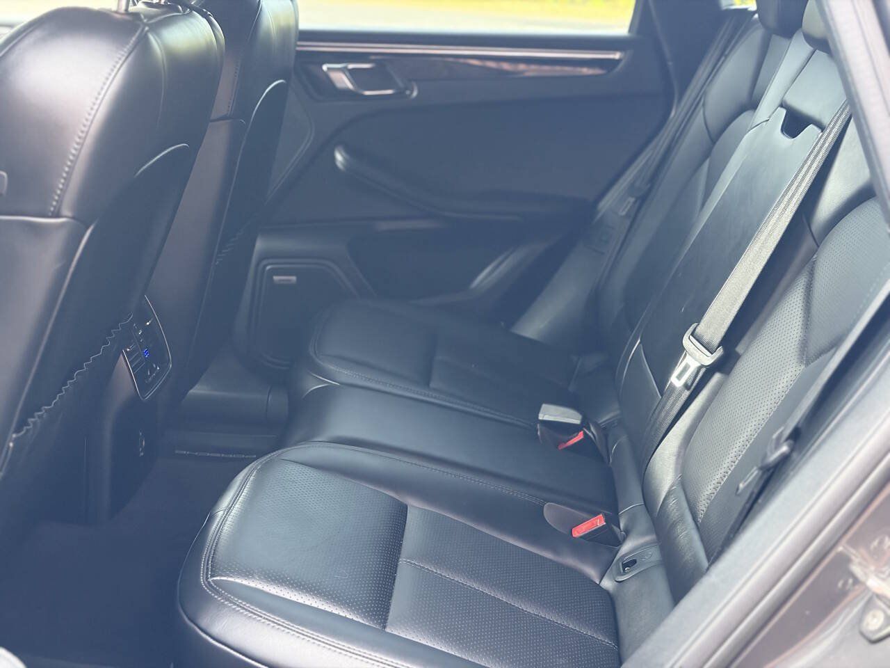 Used 2018 Porsche Macan AWD/4WD image 13