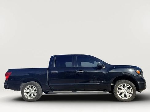 Used 2019 Nissan Titan SV w/ SV Convenience Package RWD image 9