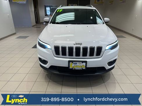 Used 2019 Jeep Cherokee Latitude w/ Cold Weather Group image 19