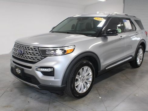 Used 2021 Ford Explorer Limited w/ Equipment Group 301A image 4