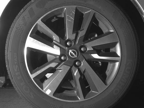 Used 2025 Nissan Versa SV FWD image 13