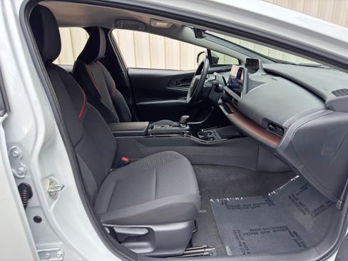 Used 2024 Toyota Prius Prime FWD image 14