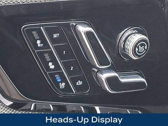 Used 2025 Cadillac Optiq Luxury 2 w/ LPO, Floor Liner Package AWD/4WD image 17