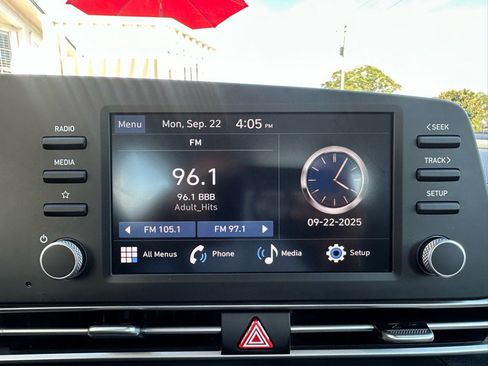 Used 2025 Hyundai Elantra SE image 13