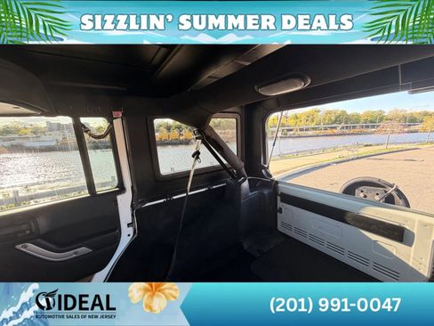 Used 2016 Jeep Wrangler Unlimited Sahara w/ Connectivity Group AWD/4WD image 61