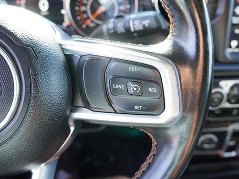 Used 2020 Jeep Wrangler Unlimited Sahara AWD/4WD image 31