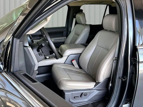 Used 2020 Ford Expedition XLT w/ Equipment Group 202A RWD image 15